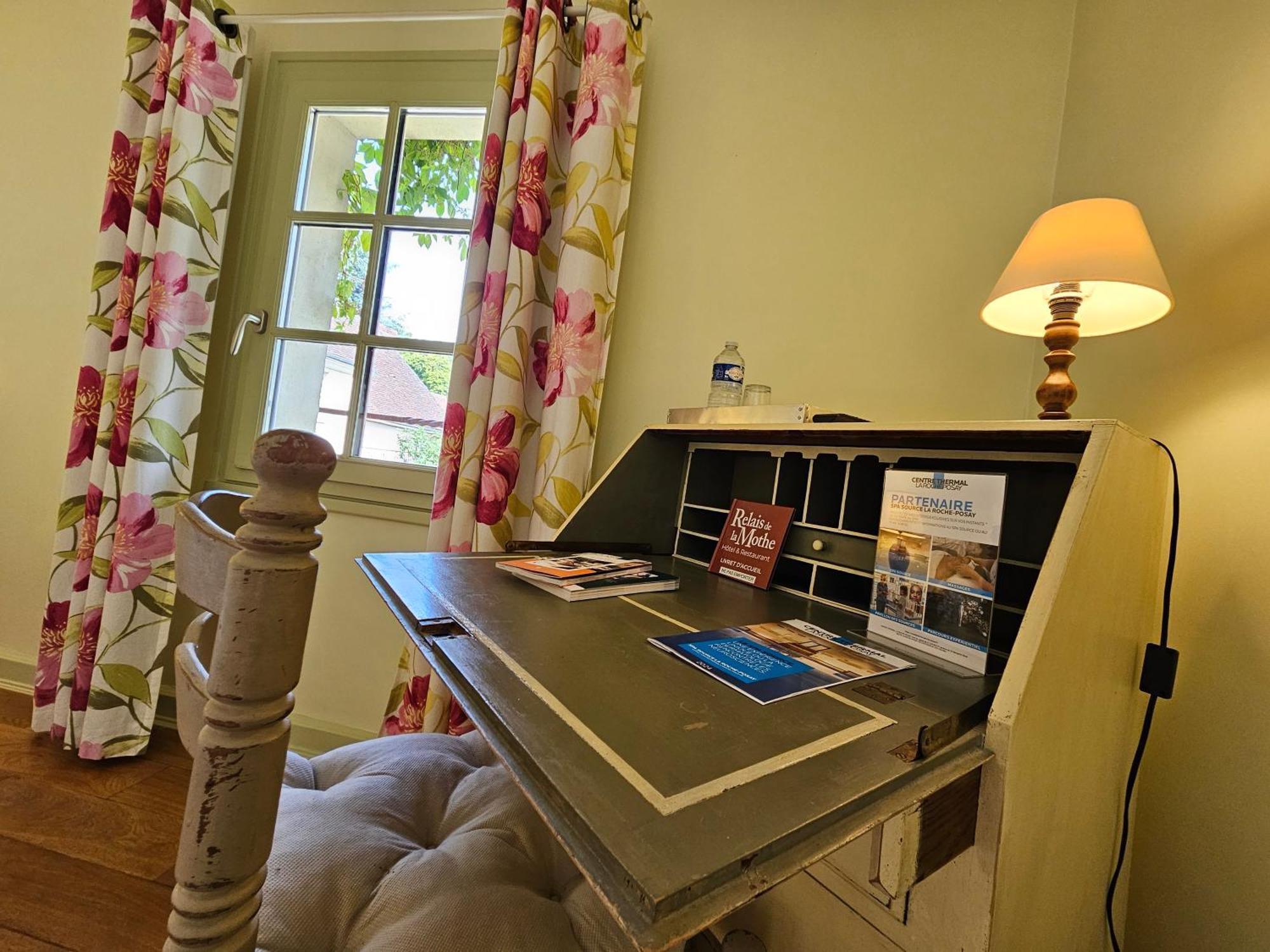 Logis Hotel Restaurant Relais De La Mothe Yzeures-sur-Creuse ภายนอก รูปภาพ